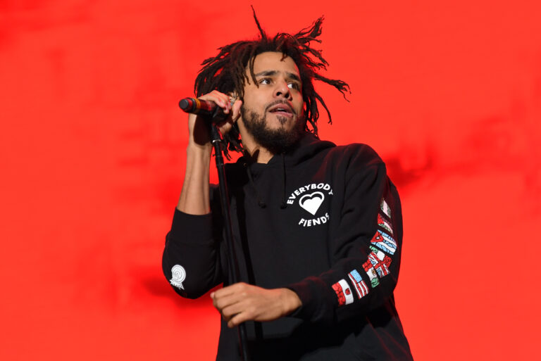 Rapper J. Cole performs onstage during The Meadows Music & Arts Festival on October 1, 2016 in New York City. / AFP / ANGELA WEISS        (Photo credit should read ANGELA WEISS/AFP/Getty Images)